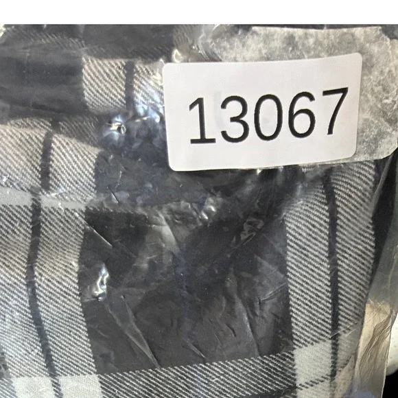 Joan Rivers Plaid Flannel Shirt Women's LP Black Gray Button Up Petite Casual - Picture 10 of 10